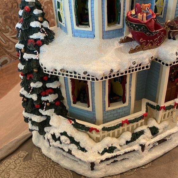 Thomas Kinkade Narrated "Christmas Story" House - Picture 4 of 11